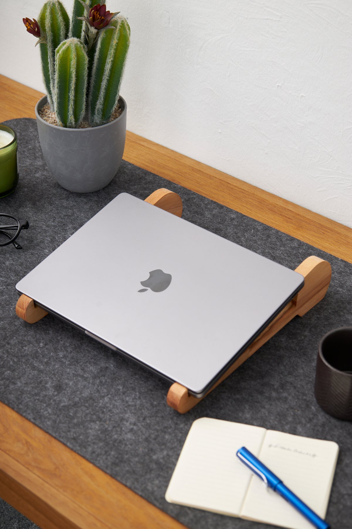 Ahşap Masif Laptop MacBook Standı L1