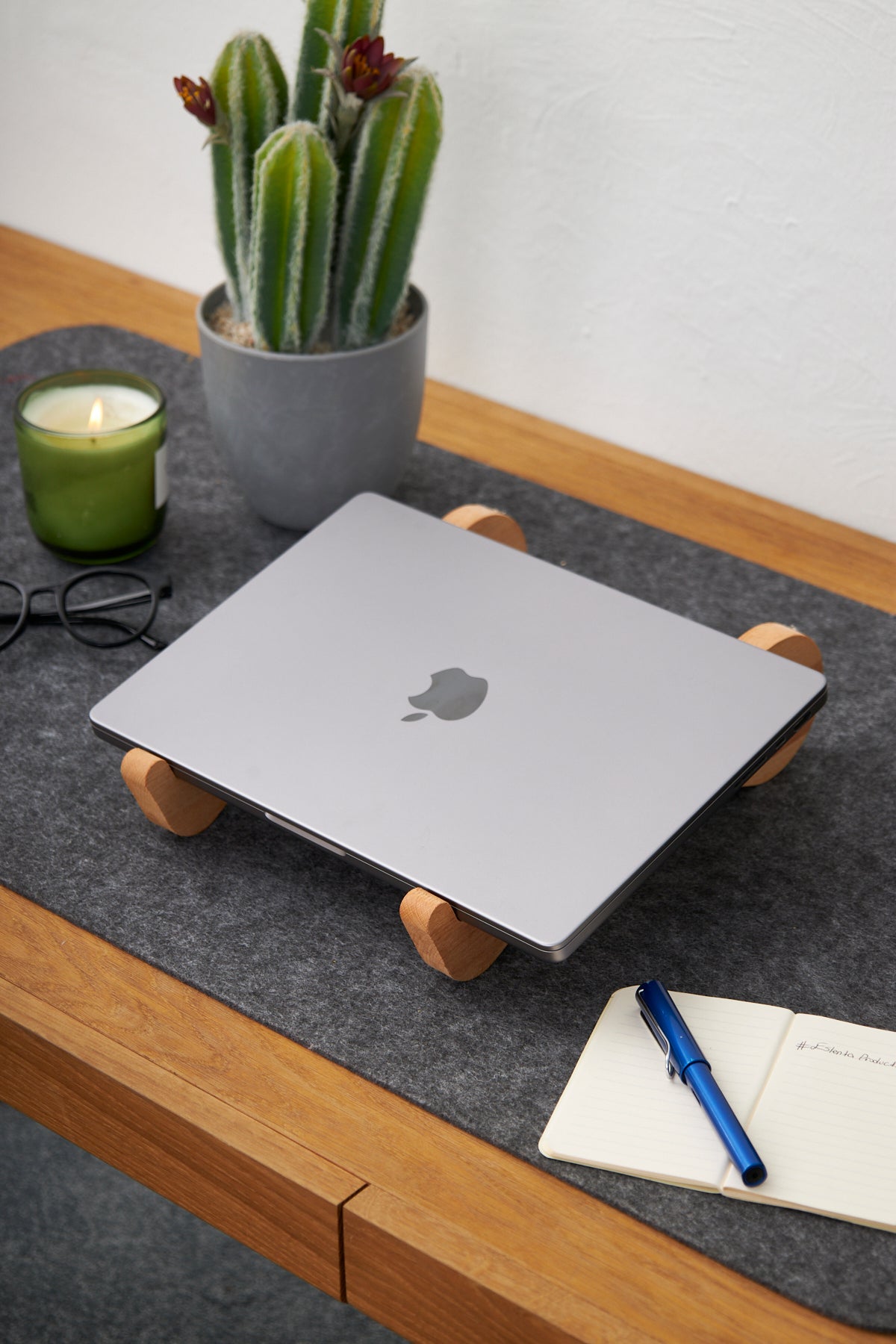 Ahşap Masif Laptop MacBook Standı L2