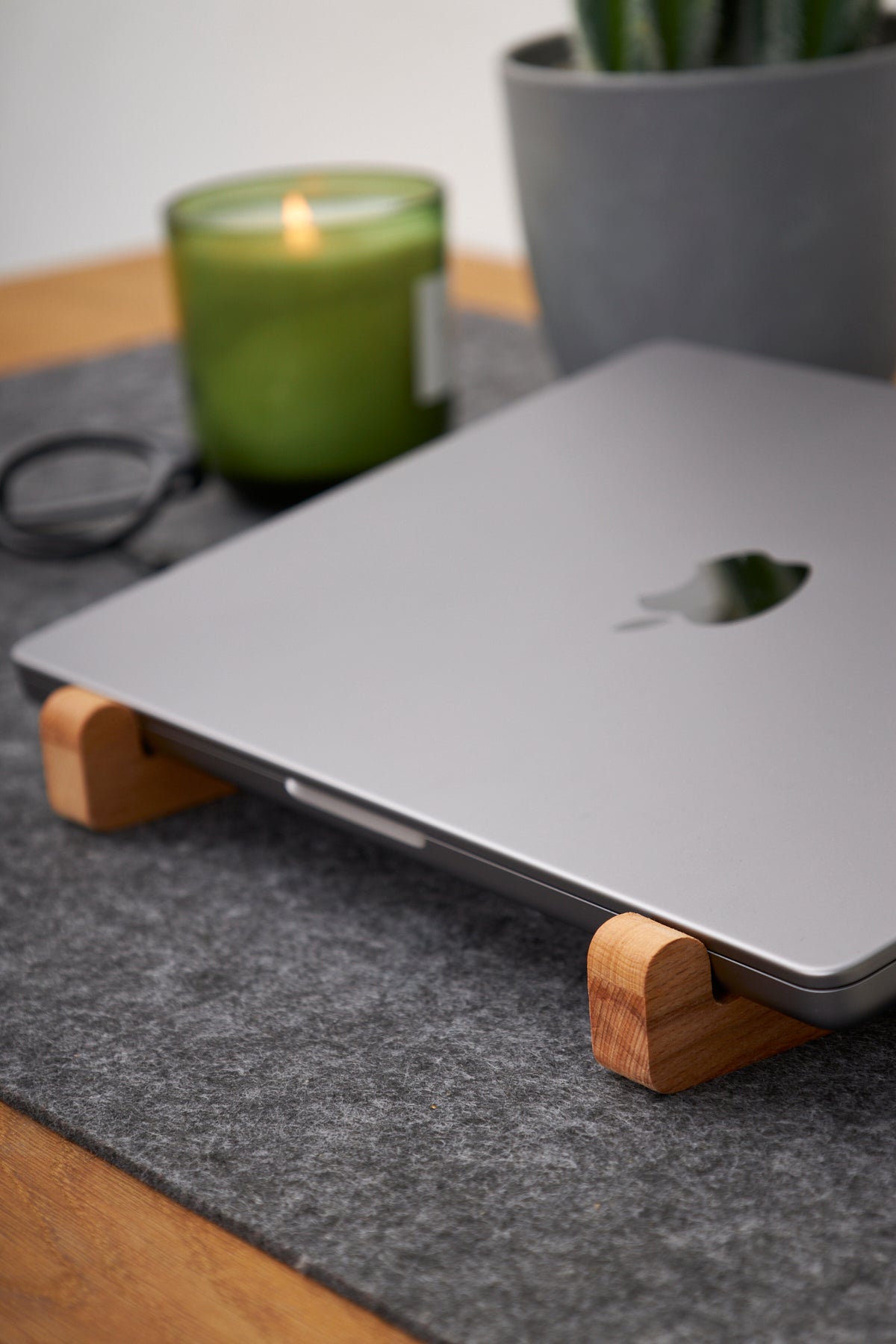 Ahşap Masif Laptop MacBook Standı L3